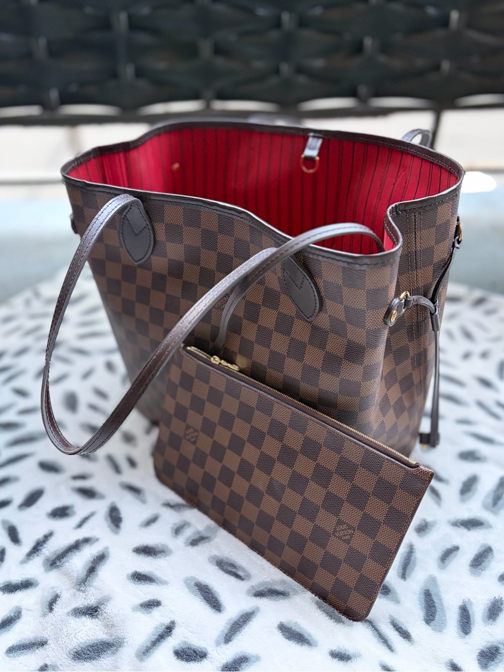 LV Neverfull MM Tote with Red Interior♥️